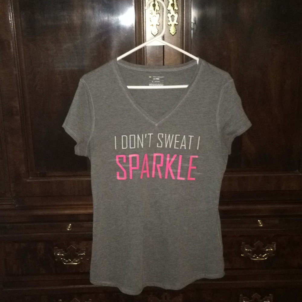 Cute Tek Gear Sz M t-shirt. Perfect for workouts! Sold